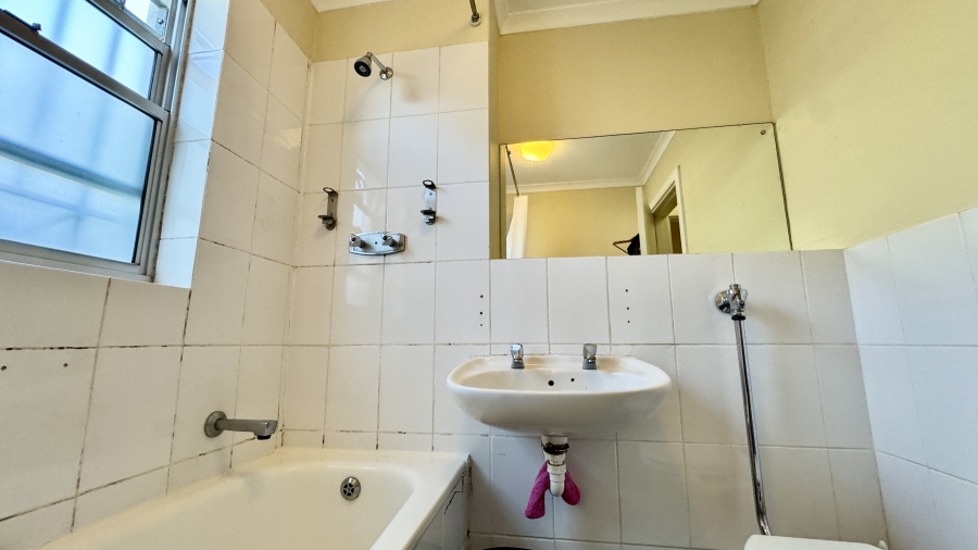 To Let 2 Bedroom Property for Rent in Gardens Western Cape